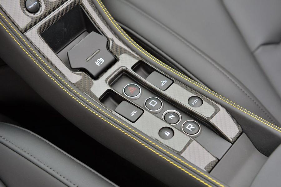  McLaren MP4-12C Spyder 2012 года  (фото 263 из 270)